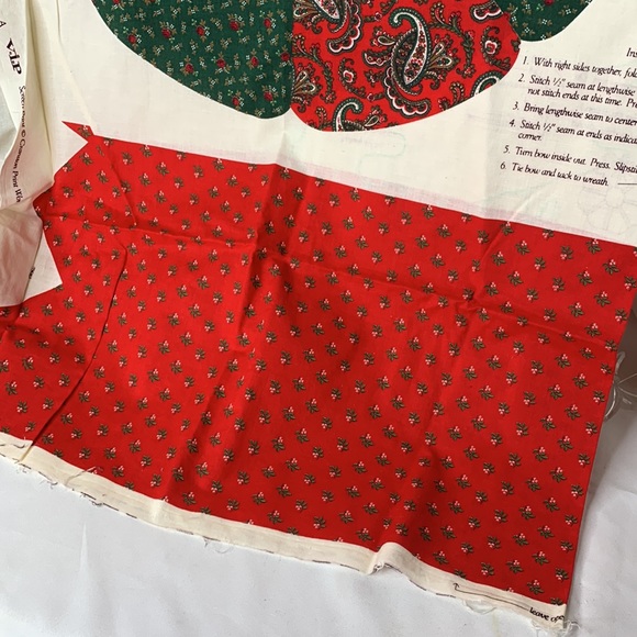 Vintage DIY Wreath screen print on fabric by Cranston Print Works Co. - Picture 3 of 6